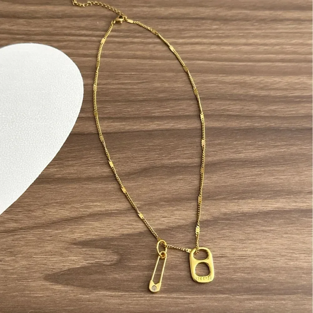 Safety Pin Pendant Necklace Q81